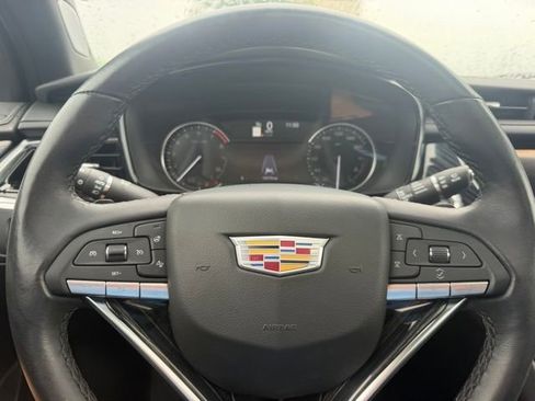 Used 2025 Cadillac XT6 Premium Luxury FWD image 13