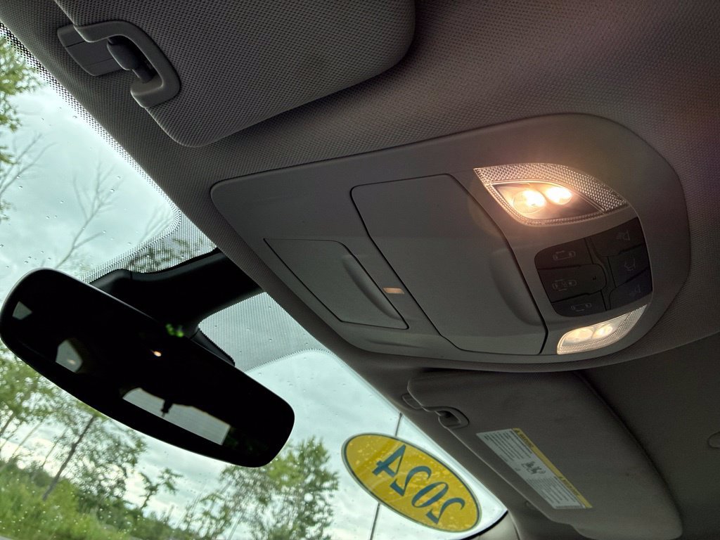 Used 2024 Chrysler Pacifica Touring-L FWD image 14