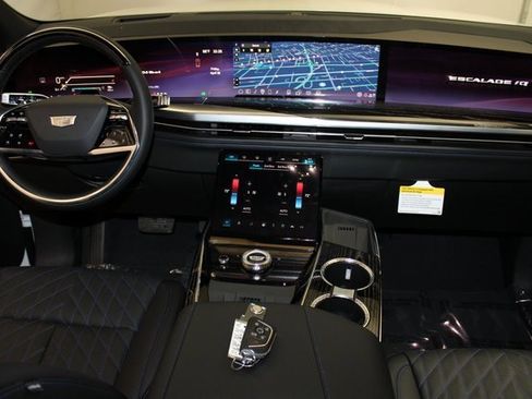 New 2025 Cadillac Escalade IQ Sport 1 w/ LPO, ONYX Package image 15