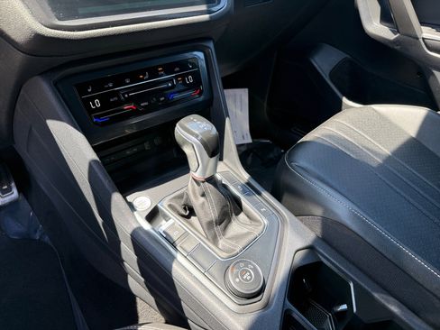 Certified 2022 Volkswagen Tiguan SE R-Line AWD/4WD image 13