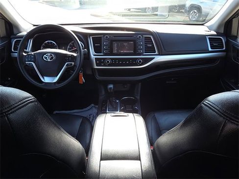 Used 2016 Toyota Highlander LE image 11