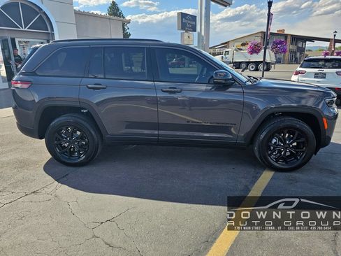 New 2026 Jeep Grand Cherokee Altitude AWD/4WD image 2