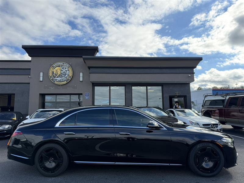 Used 2022 Mercedes-Benz S 580 4MATIC Sedan w/ Rear Seat Package image 11