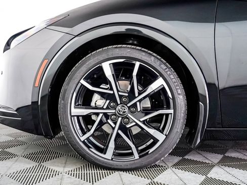 Used 2025 Toyota Prius Plug-In Hybrid image 6