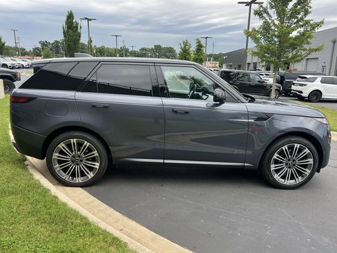 Used 2023 Land Rover Range Rover Sport SE AWD/4WD image 32