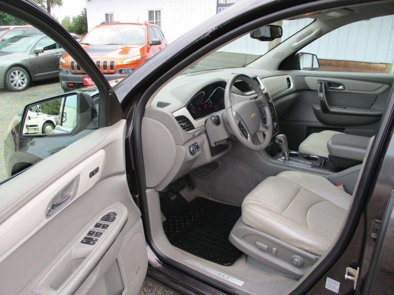 Used 2013 Chevrolet Traverse LTZ AWD/4WD image 16