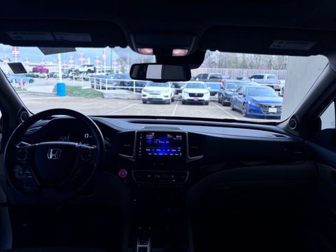 Used 2018 Honda Pilot Touring image 18