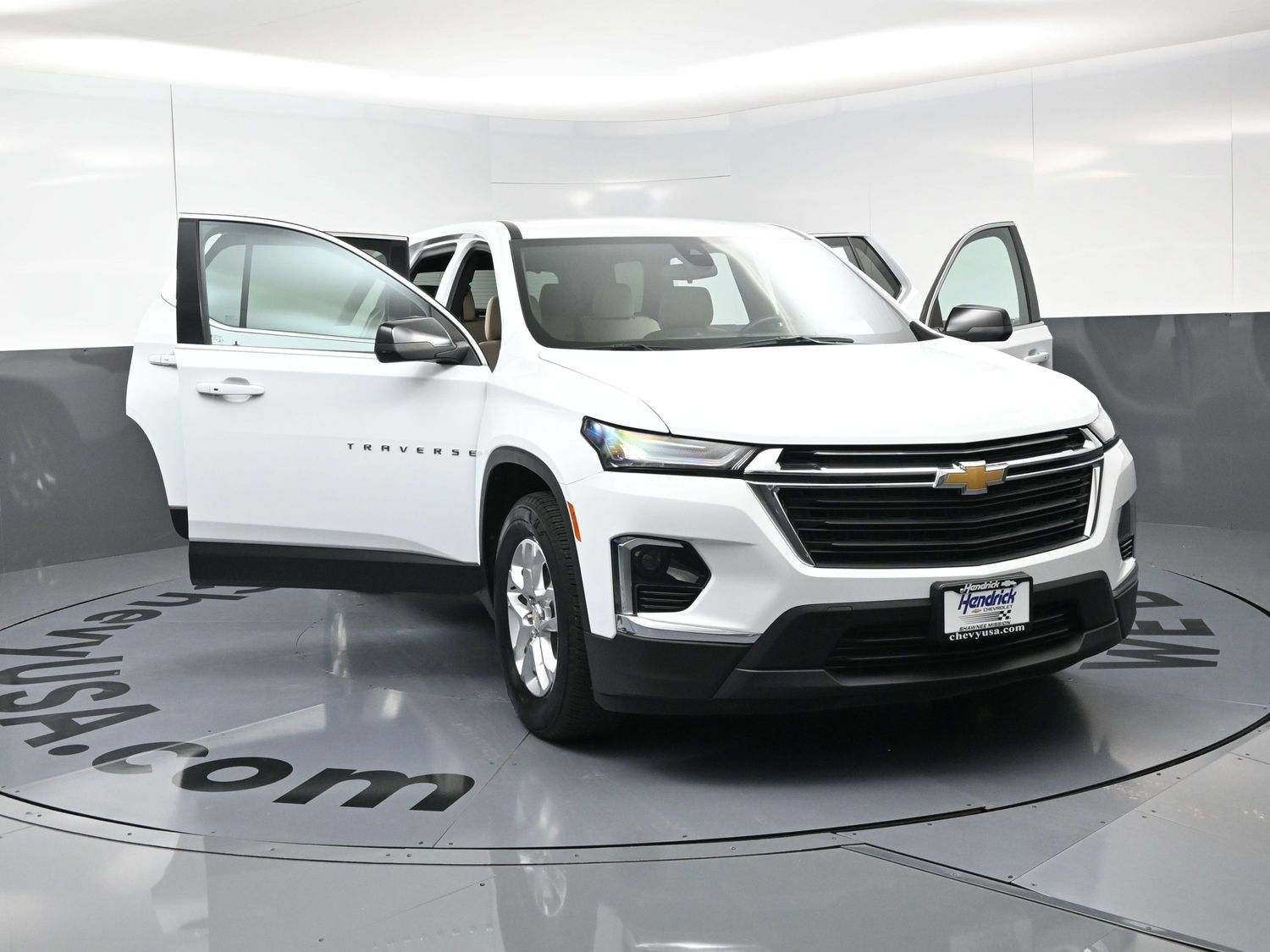 Used 2022 Chevrolet Traverse LS FWD image 23