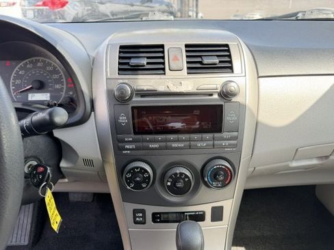 Used 2011 Toyota Corolla LE FWD image 12