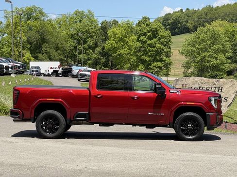 Used 2024 GMC Sierra 3500 AT4 w/ AT4 Preferred Package AWD/4WD image 5