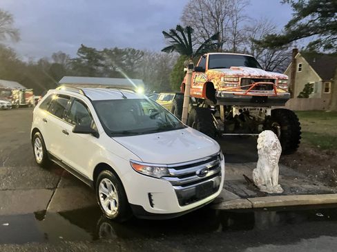 Used 2013 Ford Edge SE image 2