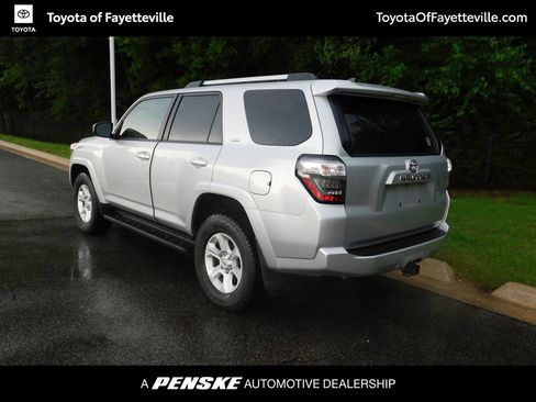 Used 2021 Toyota 4Runner SR5 AWD/4WD image 9