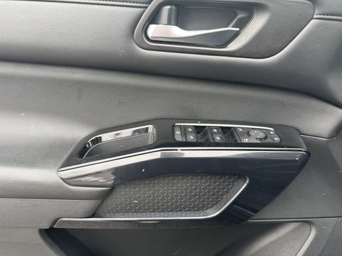 Used 2022 Nissan Pathfinder SV image 9