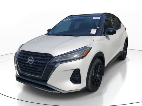 Used 2024 Nissan Kicks SR image 3