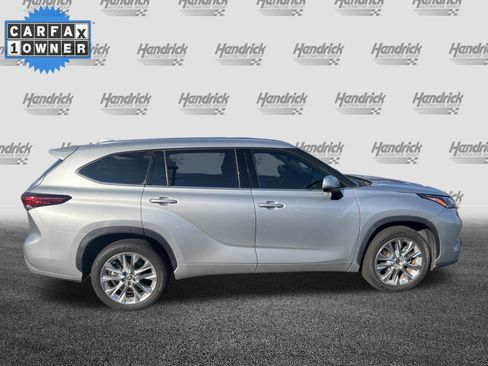 Used 2021 Toyota Highlander Limited FWD image 11