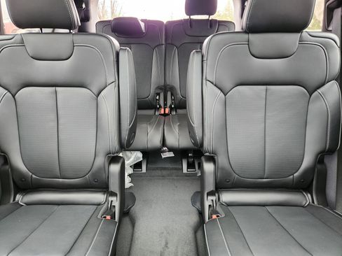 New 2025 Jeep Grand Cherokee L Overland w/ Luxury Tech Group IV image 30