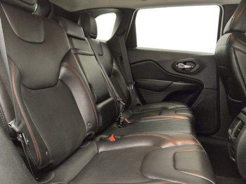 Used 2019 Jeep Cherokee Trailhawk w/ Cold Weather Group AWD/4WD image 19