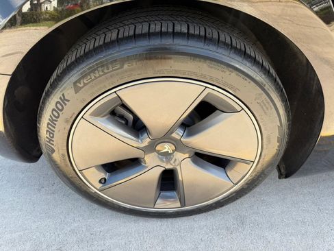 Used 2023 Tesla Model 3 Standard Range image 11