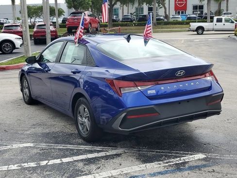 Used 2024 Hyundai Elantra SE image 5