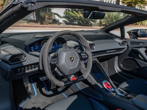 Used 2024 Lamborghini Huracan EVO image 19