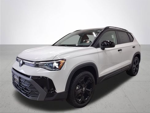 New 2025 Volkswagen Taos SE image 2