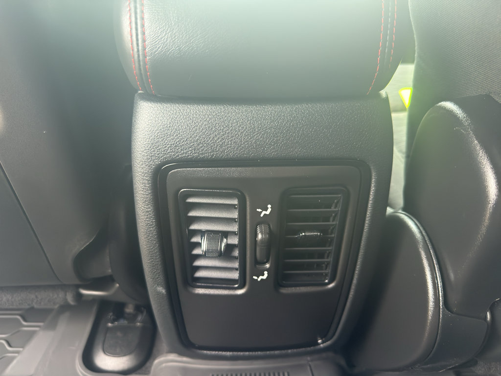 Used 2025 Dodge Durango GT w/ Blacktop Package AWD/4WD image 32