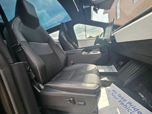 Used 2024 Tesla Cybertruck AWD Crew Cab image 68