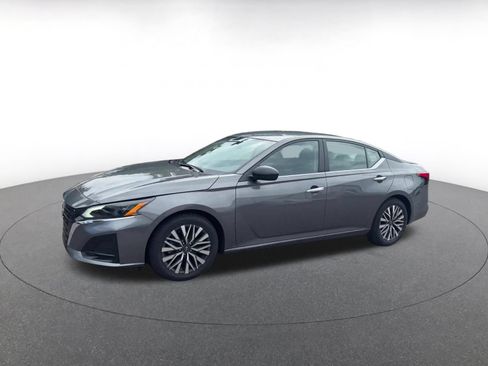 Used 2025 Nissan Altima 2.5 SV FWD image 7