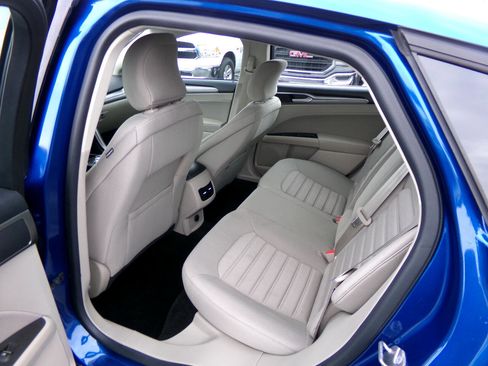 Used 2018 Ford Fusion SE image 30