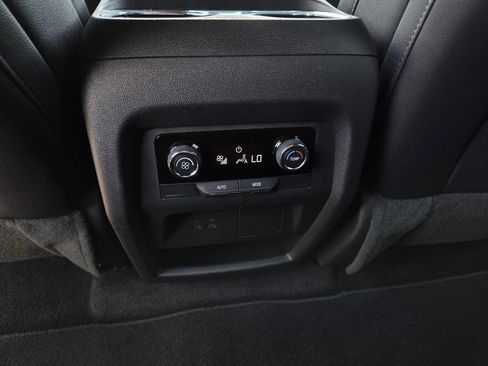 Used 2026 Chevrolet Traverse LT AWD/4WD image 23