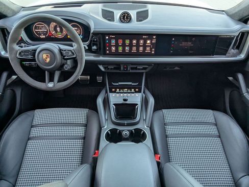 Certified 2025 Porsche Cayenne S image 22