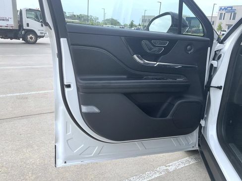 Used 2023 Lincoln Corsair AWD w/ Equipment Group 102A image 10