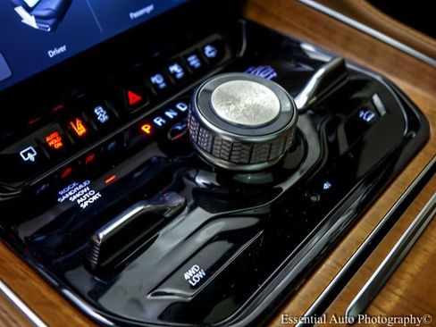 Used 2022 Jeep Grand Wagoneer Series III AWD/4WD image 22