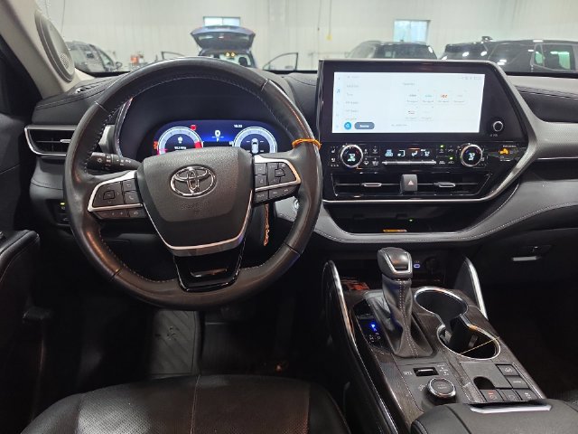 Used 2023 Toyota Highlander Platinum AWD/4WD image 5