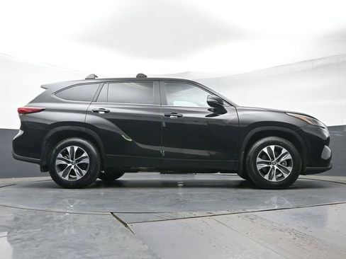 Used 2023 Toyota Highlander XLE AWD/4WD image 33