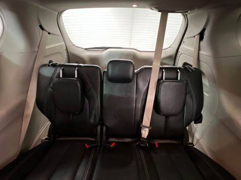 Used 2024 Chrysler Pacifica Touring-L FWD image 21