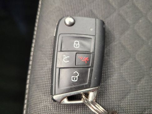 Used 2021 Volkswagen Tiguan S FWD image 32