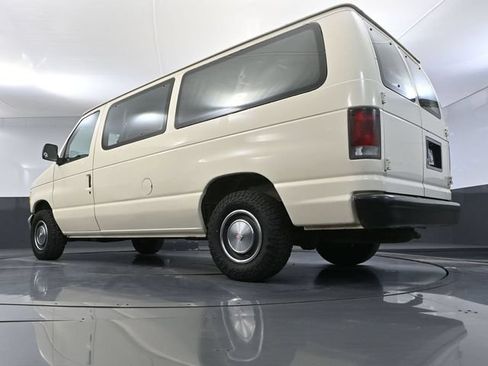 Used 1995 Ford E-150 and Econoline 150 Club Wagon RWD image 39