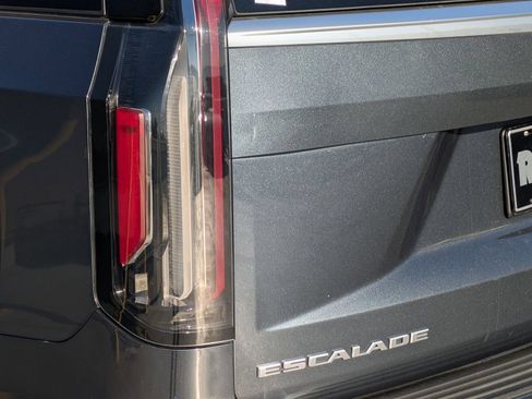 Used 2021 Cadillac Escalade Premium Luxury w/ Driver Assist Tech Package AWD/4WD image 17