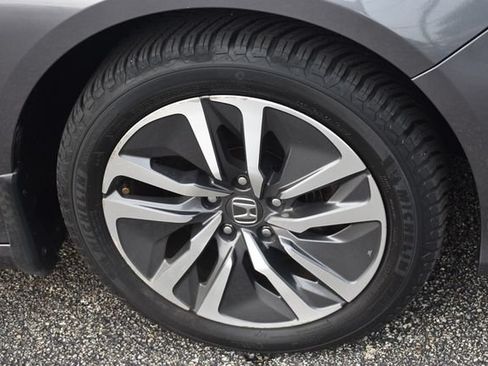 Used 2018 Honda Accord Touring image 11
