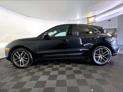 Certified 2025 Porsche Macan image 2