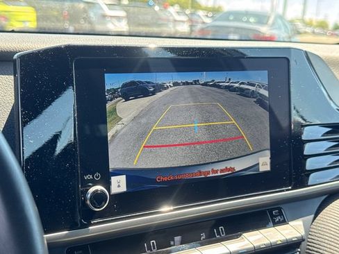 Used 2025 Toyota Camry SE FWD image 18