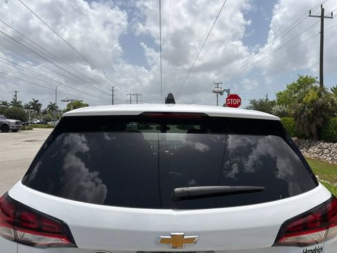 Used 2024 Chevrolet Equinox LT FWD image 11