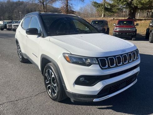 Used 2023 Jeep Compass Limited image 11