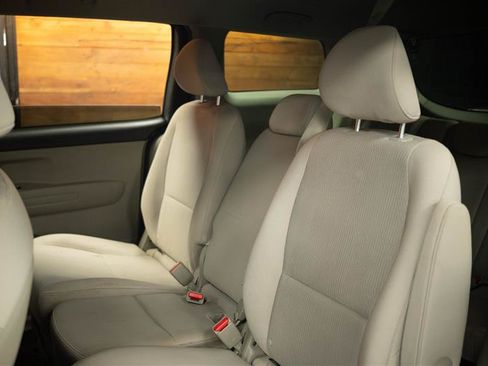 Used 2020 Kia Sedona LX FWD image 12