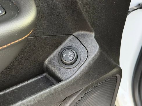 Used 2018 GMC Terrain SLE w/ Driver Convenience Package image 14