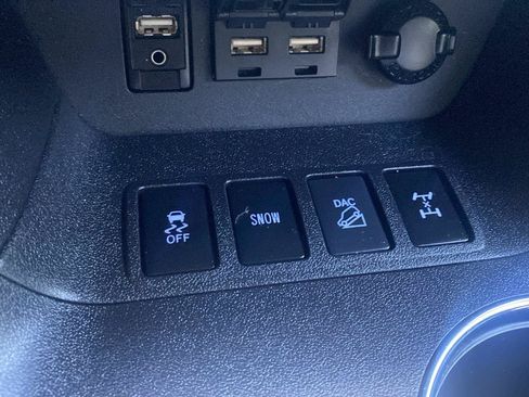 Used 2019 Toyota Highlander XLE AWD/4WD image 19
