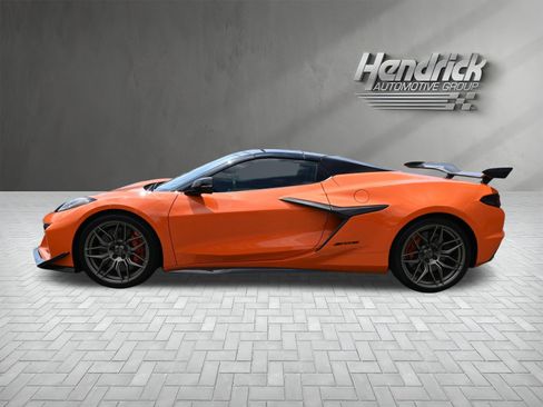 Used 2023 Chevrolet Corvette Z06 w/ Stealth Interior Trim Package RWD image 7