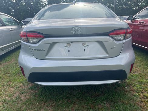 Used 2020 Toyota Corolla LE FWD image 5