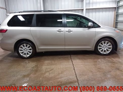 Used 2017 Toyota Sienna Limited image 6